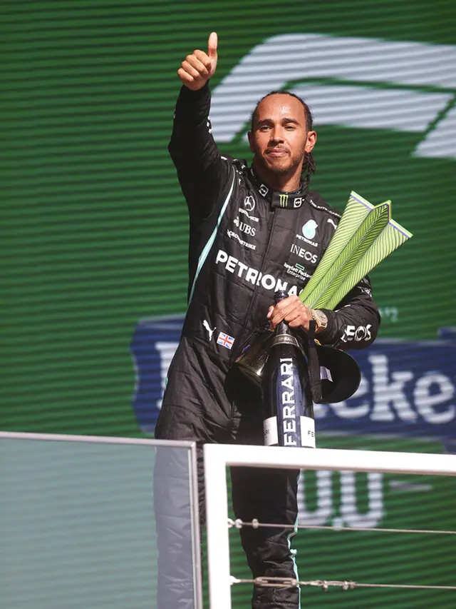 FOTO: Lewis Hamilton Asapi Max Verstappen di F1 GP Brasil 2021