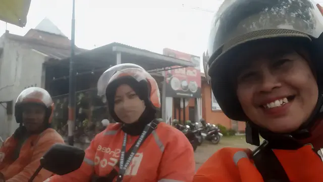 Reni bersama Komunitas Driver ShopeeFood
