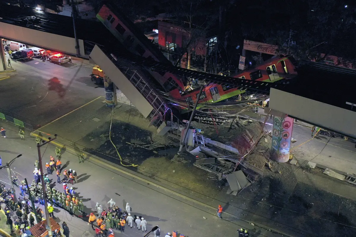 Jembatan Layang Metro di Meksiko Ambruk