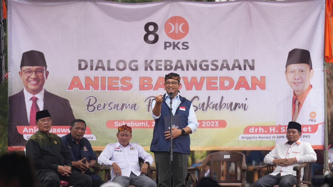 Sementara itu, Anies mengucapkan rasa terima kasih pada keluarga besar Ponpes Syamsul ‘Ulum yang sudah berkenan menerima kehadirannya.
