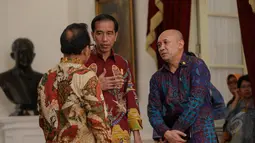 Presiden Joko Widodo saat bersiap melakukan konferensi pers usai bertemu dengan Pansel KPK, Jakarta, Senin (25/5/2015). Jokowi meminta Pansel untuk memilih calon pimpinan KPK yang kredibel dan dipercaya masyarakat. (Liputan6.com/Faizal Fanani)