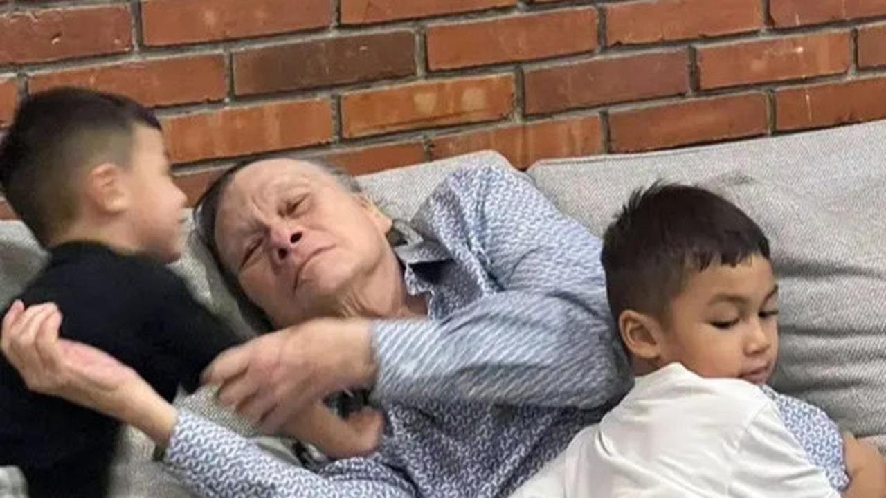 Baim Wong Bagikan Momen Terakhir Kiano dan Kenzo Cium Tangan Sang Kakek yang Meninggal Dunia, Penuh Kenangan