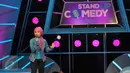 Salah satu peseta menunjukkan aksinya saat Standup Comedy Academy Indosiar, Jakarta, Senin (5/10/2015). Stand Up Comedy Academy Indosiar telah menemukan 24 comica yang akan bersaing mencari posisi pertama. (Liputan6.com/Faisal R Syam)
