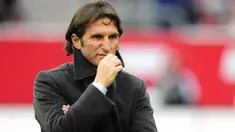 Leverkusen's head coach Bruno Labbadia watches the German first division Bundesliga match Bayer Leverkusen vs VfB Stuttgart in the city of Leverkusen on February 7, 2009. AFP PHOTO/PHILIPP GUELLAND
