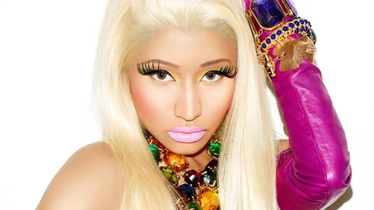 Mengorek Isi Tas Penyanyi Nicki Minaj
