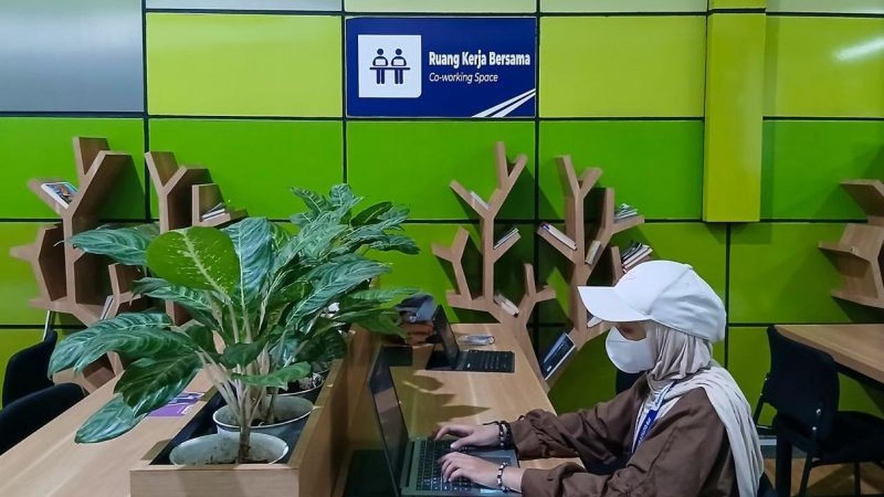 Lebih Nyaman Menunggu Kereta, Coworking Space Stasiun Gambir Jadi Solusi Produktif