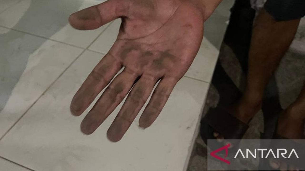 Serang Hujan Abu Anak Krakatau, Warga Keluhkan Mata Perih dan Sekolah Terganggu