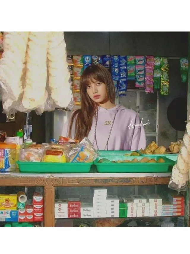 6 Editan Foto Jika Lisa Blackpink Punya Usaha Jualan di Indonesia Ini Kocak