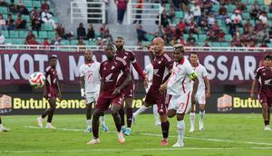 Pertandingan PSM Makassar vs Malut United pada laga pekan 15 BRI Super League 2025/2026 di Stadion Gelora BJ Habibie, Parepare, Minggu (21/12/2025). (Dok. Malut United)