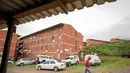 Suasana asrama Glebelands di Provinsi Kwazulu-Natal, Durban, Afrika Selatan pada 23 September 2017. Asrama ini diduga merupakan tempat persembunyian bagi para pembunuh bayaran di tengah bersaingan politik di daerah tersebut. (AFP Photo/Rajesh Jantilal)