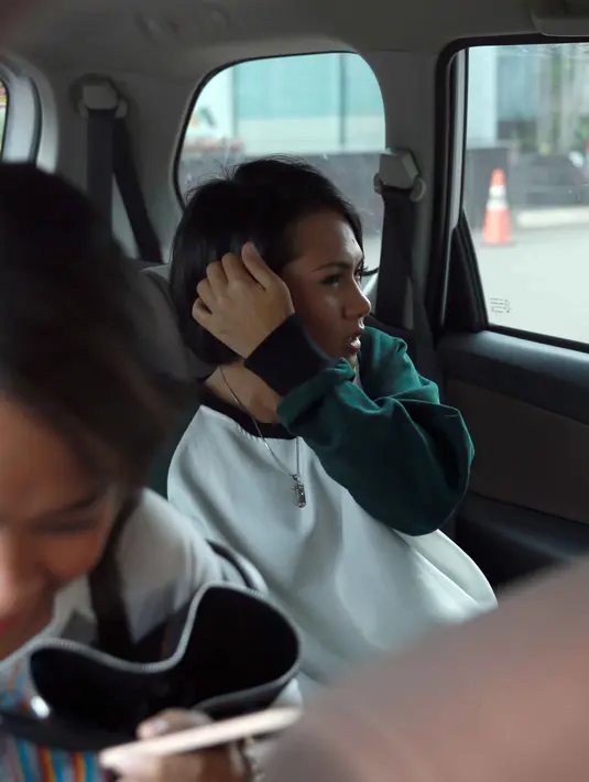 Soal KDRT, pihak Evelyn secara tegas menolaknya. Sejak Aming mengajukan permohonan talak pada minggu kemarin, Aming tidak muncul di hadapan media. Meski beberapa hari lalu ia terlihat dalam sebuah acara temannya. (Nurwahyunan/Bintang.com)