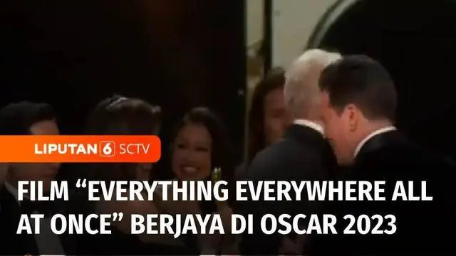 Film "Everything Everywhere All At Once" berjaya di ajang Oscar tahun 2023 dengan memenangkan kategori paling bergengsi yaitu gelar film terbaik. Selain itu film ini juga memenangkan enam kategori lainya, termasuk, aktris terbaik, dan aktor serta akt...