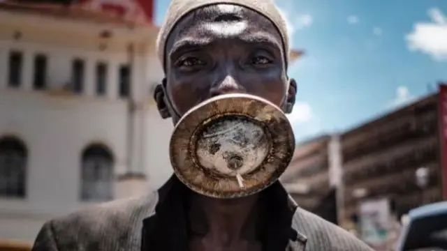 8 Masker Absurd Warga Biar Terlindungi dari Corona