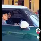 Gus Iqdam saat mengendarai mobil mini cooper (tangkap layar/nugroho)
