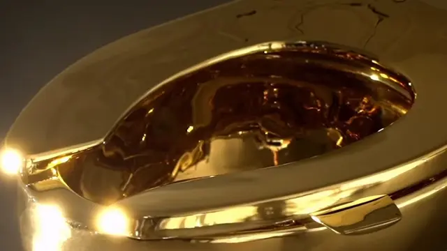 Toilet Emas karya Maurizio Cattelan Dilelang Miliaran Rupiah. Dok. Sotheby’s