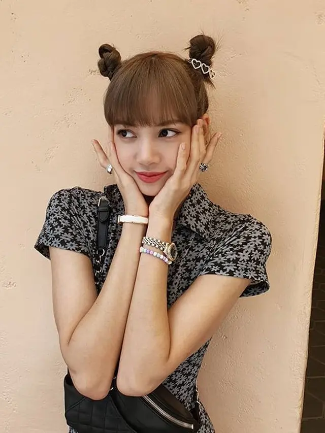 Identik dengan Poni, Ini 7 Model Gaya Rambut Lisa Blackpink