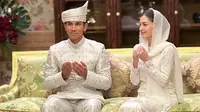 Pangeran Abdul Mateen dan Anisha Rosnah saat akad nikah. (dok. TikTok @dollzethe/https://www.tiktok.com/@dollzethe/video/7322975872435195144)