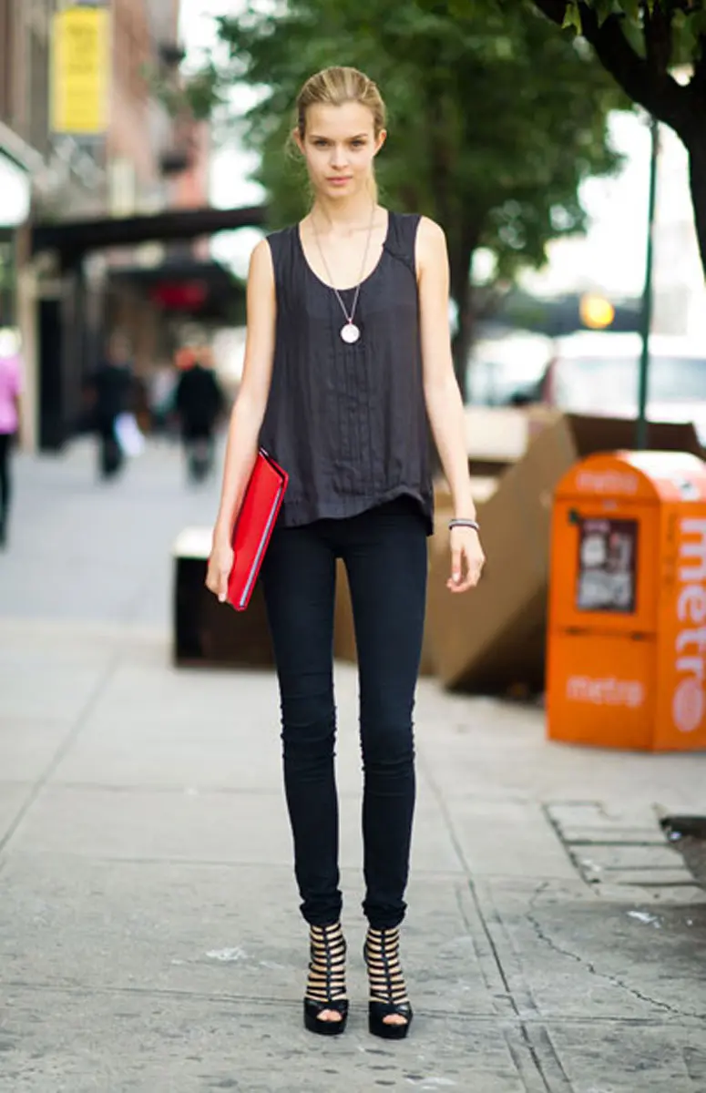 Cewek kurus harus tepat memilih celana jeans. (Image: thefashiontag.com)