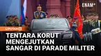 Para prajurit dari Angkatan Bersenjata Rusia berbaris melewati Lapangan Merah selama parade Hari Kemenangan. Momen unik tersorot, saat Pasukan Korea Utara turut berpartisipasi dalam parade militer.