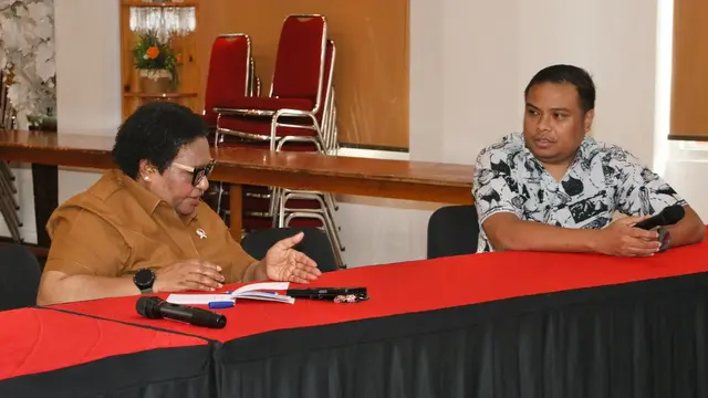Wakil Menteri Dalam Negeri (Wamendagri) Ribka Haluk dalam rapat lanjutan membahas Surat Keputusan (SK) Tanggap Darurat Konflik Sosial dan Asistensi Penyusunan Regulasi Penanganan Konflik Adat di Kantor Gubernur Papua Pegunungan, Selasa (19/5/2026) (Istime