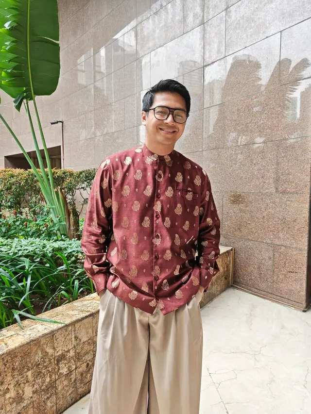 Twinning Look di Akad Nikah Ranggaz dan Angie, Mikha Tambayong & Deva Mahenra Padukan Kebaya-Wastra dengan Kulot Panjang