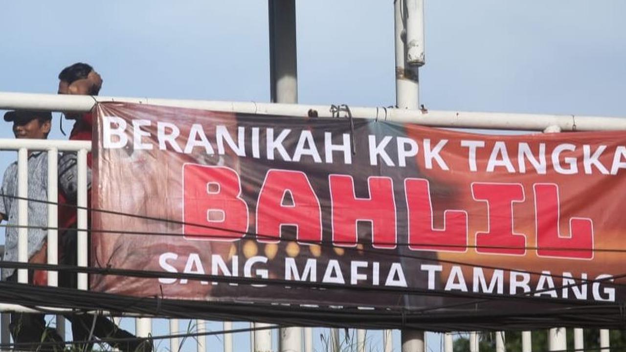 Spanduk berisi pengusutan tuntas KPK terhadap mafia tambang terlihat menghiasi di  sejumlah titik sudut di ibukota Jakarta, Rabu (6/3/2024). Foto: Istimewa