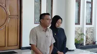 Dengan Mata Sembap, Pasutri Maula-Putri Beberkan Kronologi Tragedi 'Pesta Rakyat' di Pernikahan Mereka