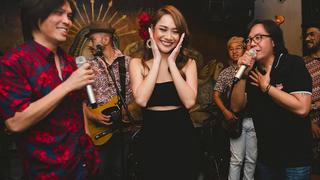 Dandanan seperti perempuan Latin jadi andalan penyanyi ini di hari ulangtahunnya. (Sumber foto: teambcl/instagram)