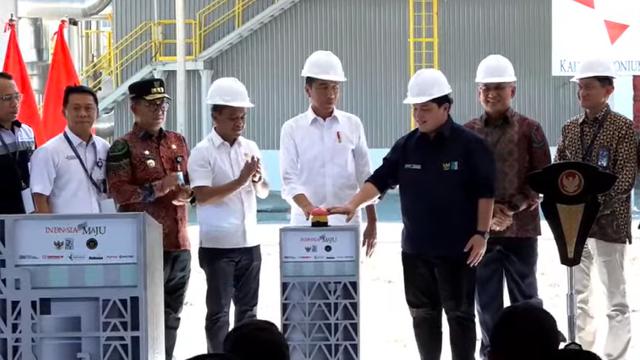 Presiden Joko Widodo atau Jokowi meresmikan pabrik amonium nitrat PT Kaltim Amonium Nitrat di Kota Bontang, Kalimantan Timur, Kamis (29/2/2024). (Istimewa)
