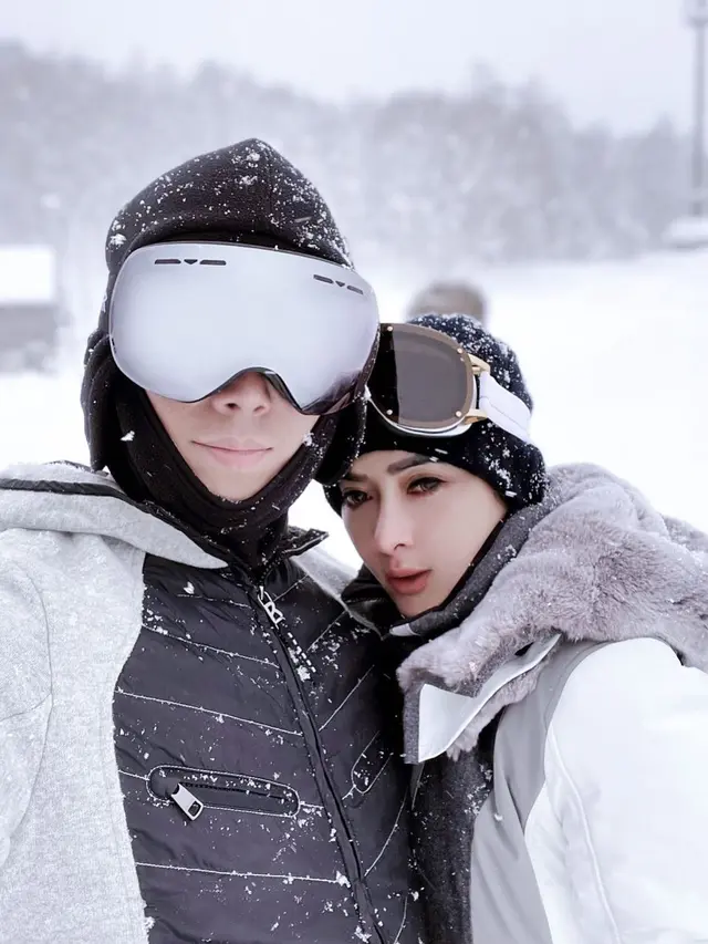 Syahrini dan Reino Barack. (Foto: Instagram @princessyahrini)