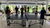 Wapres Ma'ruf Amin mengisi waktu akhir pekan di tengah penerapan PSBB corona dengan bermain tenis meja. (Ist)