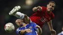 4. Rio Ferdinand - Ferdinand berlabuh ke Old Trafford pada 2002. Ia memperkuat Manchester United selama 12 musim hingga 2014. (AFP/Adrian Dennis)