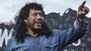 Rene Higuita. Kiper nyentrik Kolombia ini pernah dipenjara selama 7 bulan akibat kasus penculikan yang melibatkan gembong narkoba terkenal, Pablo Escobar dan Carlos Molina pada 1993. Ia berperan sebagai perantara pembawa uang tebusan untuk membebaskan putri Carlos Molina. (AFP/Joaquin Sarmiento)