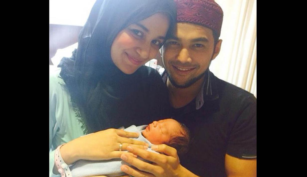 Akun yang mulai aktif 11 September lalu itu memperlihatkan sosok Adam bersama Shireen dan Wisnu. (instagram.com/teukuadam10)