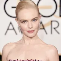 Kate Bosworth juga memiliki mata yang berbeda warna. Satunya berwarna biru, sementara yang lainnya berwarna hazel (cokelat-hijau). Perbedaan warna mata tersebut justru membuat tampilannya terlihat begitu unik. [Foto: Instagram/ Kate Bosworth]
