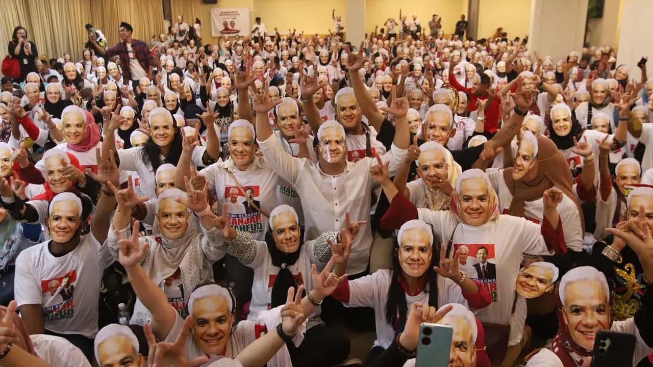 Tak hanya di Tanah Air, gelombang dukungan Ganjar capres juga ramai di negeri tetangga. Ratusan TKI di Kuala Lumpur, Malaysia mendeklarasikan dukungan kepada Ganjar Pranowo untuk memenangkan pada Pilpres 2024 mendatang.