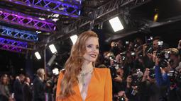 Jessica Chastain berpose di depan fotografer saat tiba untuk pemutaran perdana film 'The Good Nurse' selama Festival Film London 2022 di London, Senin, 10 Oktober 2022. Jessica Chastain tampak cantik saat menghiasi karpet merah acara tersebut. (Photo by Vianney Le Caer/Invision/AP)