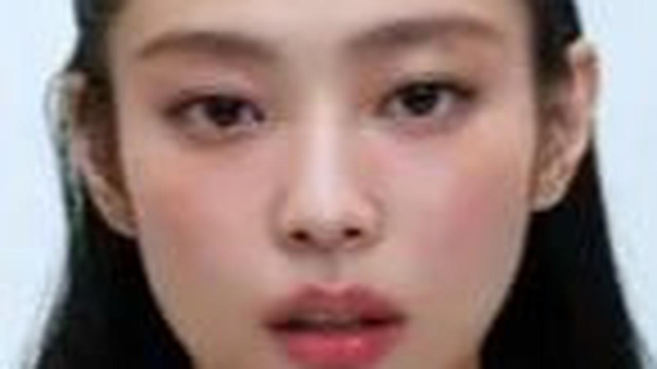 Rambut dan Outfit Seimbangkan Tampilan