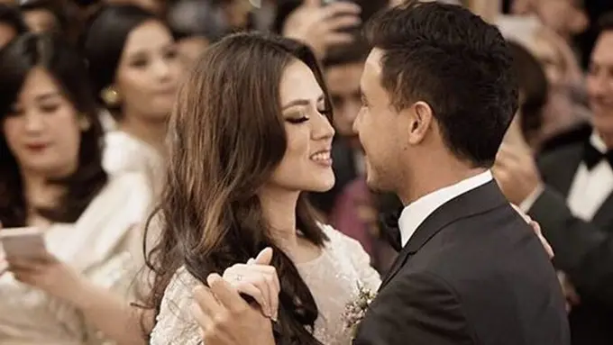 Raisa-Hamish resmi menikah kemarin/copyright: Bridetory.com/David Salim Photography