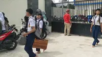 Fakta di Balik Kurangnya Meja Kursi di SMPN 3 Depok, Murid Bawa Sendiri dari Rumah