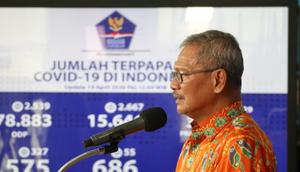 Juru Bicara Penanganan COVID-19 di Indonesia, Achmad Yurianto saat konferensi pers Corona di Graha BNPB, Jakarta, Minggu (19/4/2020). (Dok Badan Nasional Penanggulangan Bencana/BNPB)