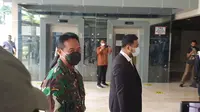 Panglima TNI Marsekal Hadi Tjahjanto tidak hadir dalam proses uji kelayakan dan kepatutan atau fit and proper test calon Panglima TNI yang akan dijalani Jenderal Andika Perkasa di Gedung DPR RI.