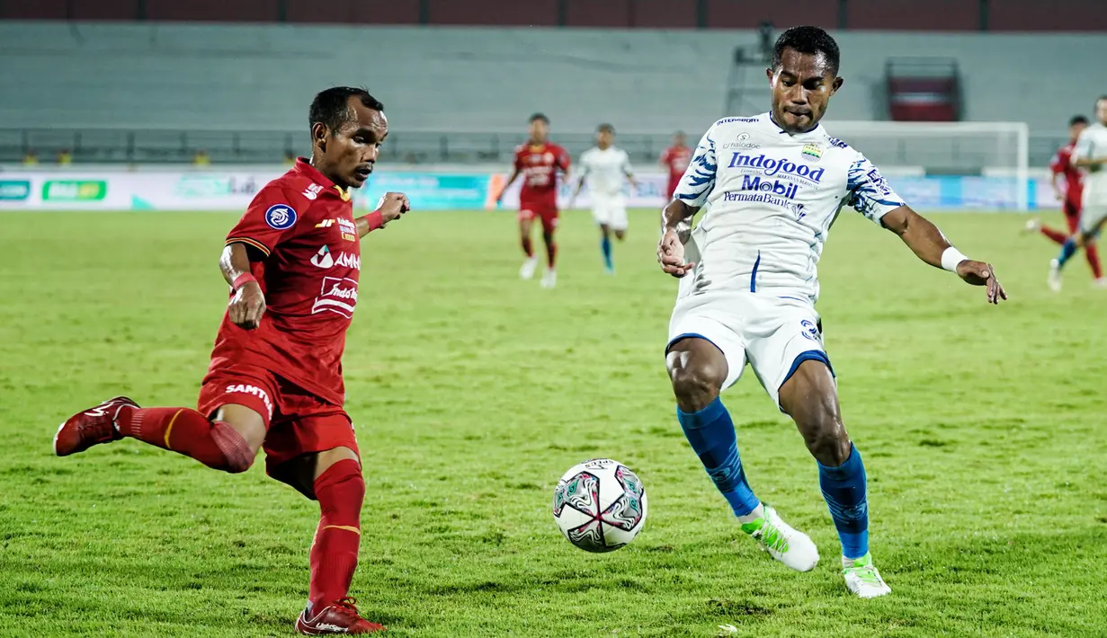 Gol Persib itu membuat para pemain Persija tersengat dan berusaha mengejar ketertinggalan. Namun rapatnya barisan pertahanan Maung Bandung membuat Macan Kemayoran gagal mencetak gol hingga laga tuntas. (Dok. Persib)