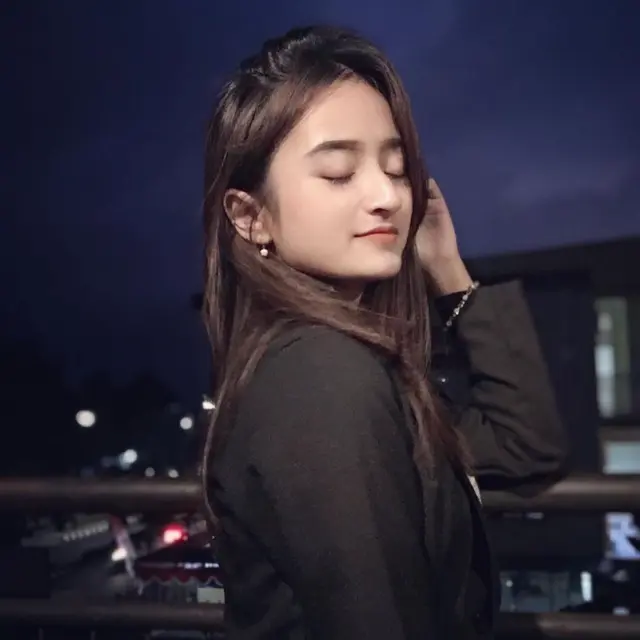 Disebut Mirip Megan Domani Sampai Reemar, Ini 6 Potret Dina Wanita Viral di TikTok