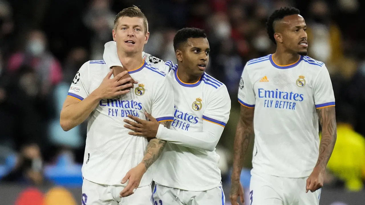 Foto: Saling Sikut Memperebutkan Status Juara Grup, Real Madrid Akhiri Perlawanan Inter Milan di Laga Pamungkas Grup D Liga Champions