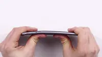 LG Ikut Ejek iPhone Melengkung