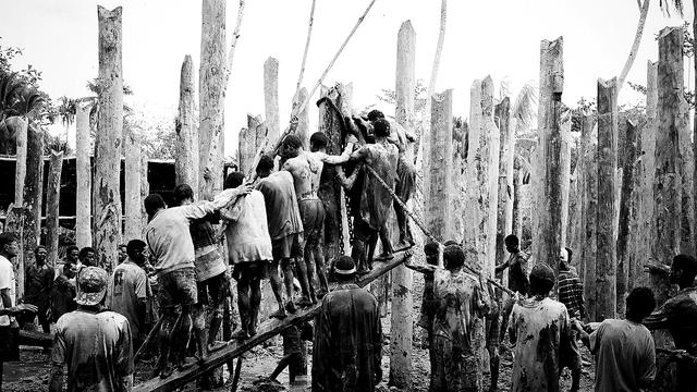 Menilik Budaya dan Seni Ukir di Asmat Melihat Dunia