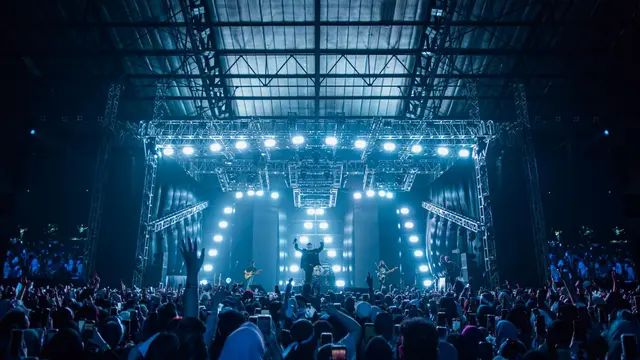 eaJ Hadirkan Energi Besar di Jakarta Lewat Konser The 1/9 Tour dan Menegaskan Dukungan untuk Palestina di Atas Panggung