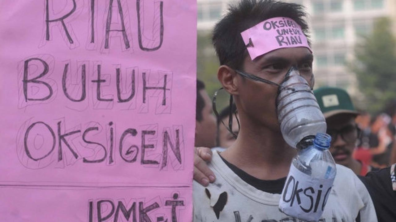 Jurnalis lintas media gelar aksi sejuta masker di Bundaran HI