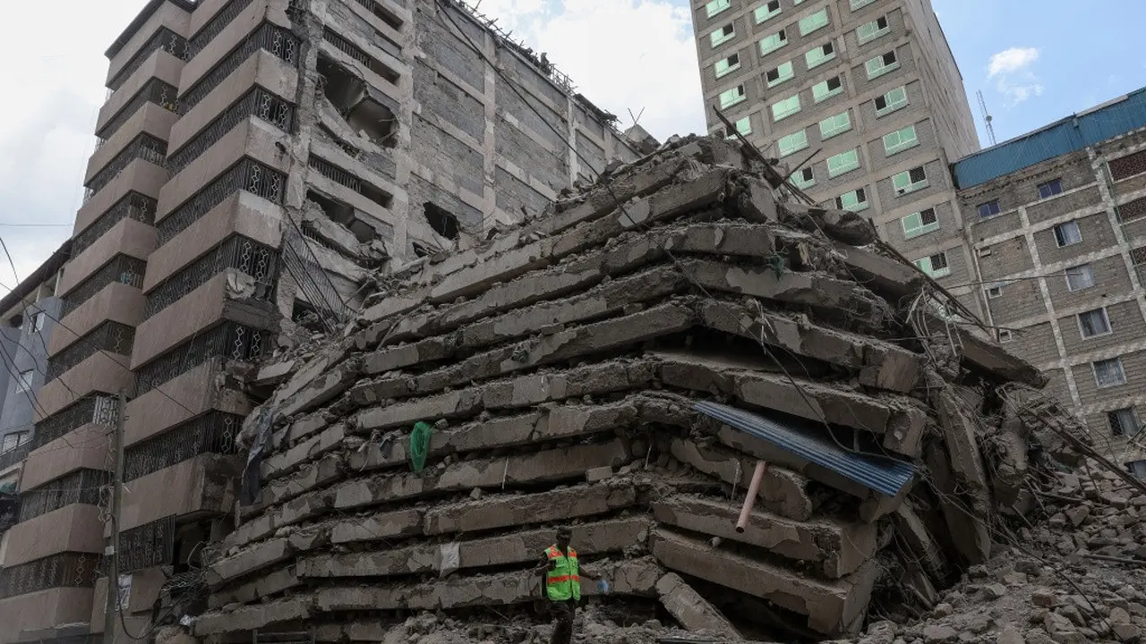 Gedung yang ambruk di Nairobi, ibu kota Kenya.